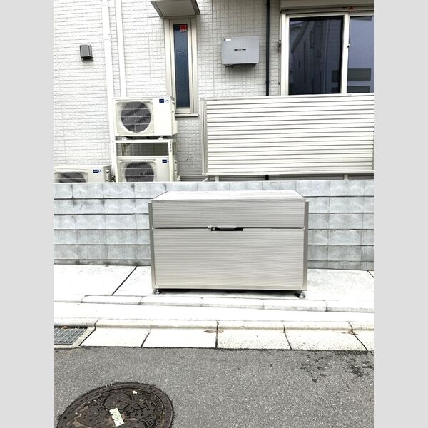 グラナーデ氷川町101号室 ゴミストッカー