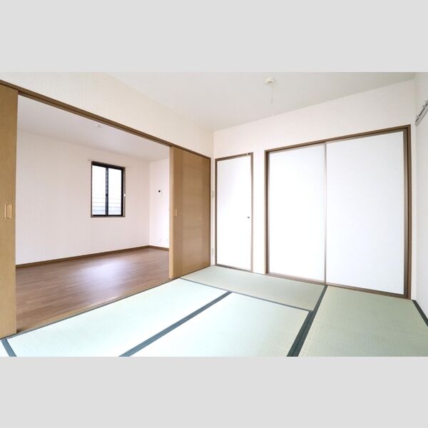 モービルガーデン山田　壱番館102号室 和室からDK