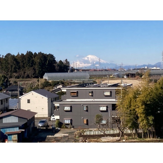 ＩＲＩＳ204号室 西側バルコニーから富士山