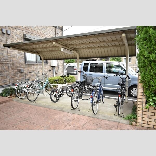 ウィスタリア　E 駐輪場