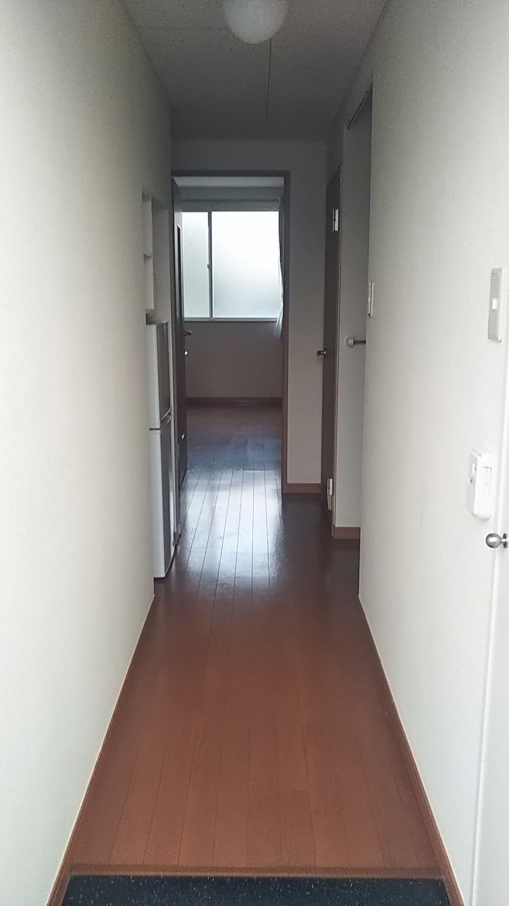 レオパレス醍醐 玄関