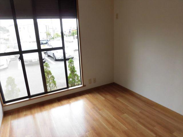 ラルジュ・アイ リビング