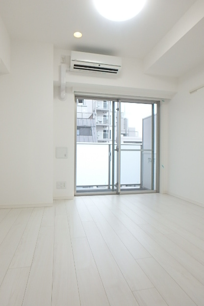 ガーラ・パークサイド川崎 明るい洋室/照明付