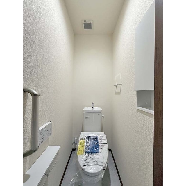 COSMOS トイレ2か所。温水洗浄便座