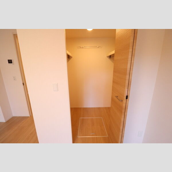 レーヴ・シェソワ107号室 ウォークインクローゼット