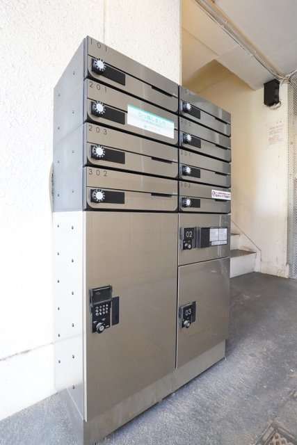 ルームズ北沢2階 宅配BOX