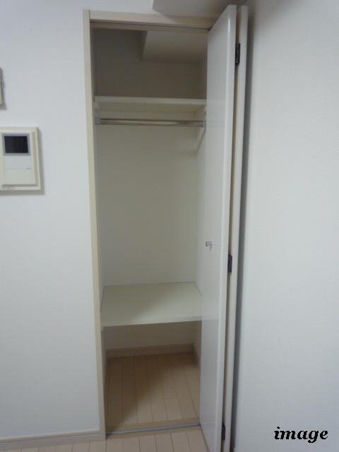 ガラ・グランディ日本橋10階 便利な収納スペースです