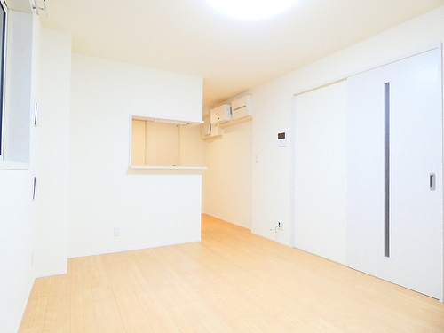 ルミケオ大手町 リビングダイニング