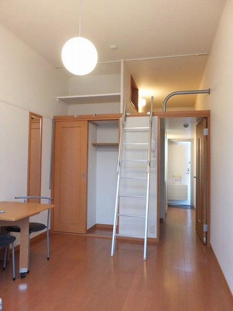 レオパレスレイフローラ106号室 リビング