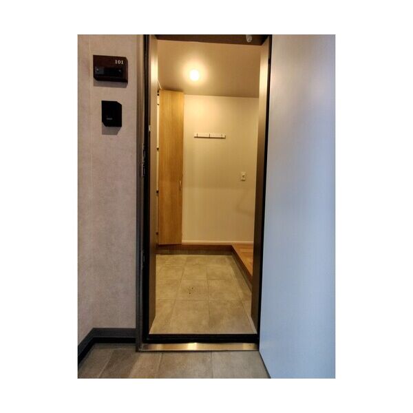 アンソレイユ明大前101号室 玄関