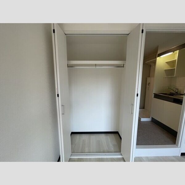 コンフォール小泉203号室 クローゼット