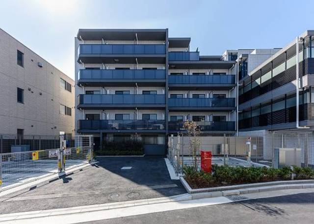 ガーラ・ステーション横浜大口4階 駐車場