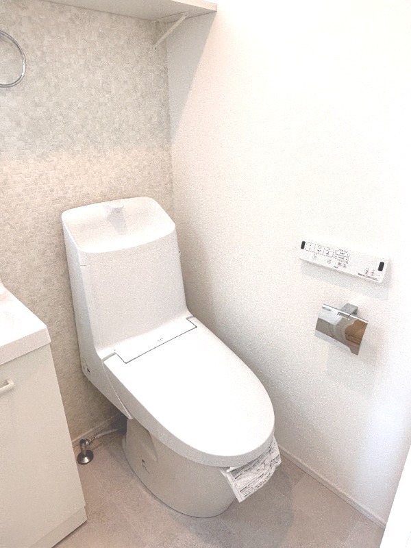 アザーレ・ソラ相武台3階 トイレ