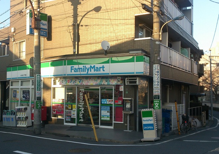 ステージグランデ練馬氷川台1階 ファミリーマート氷川台三丁目店