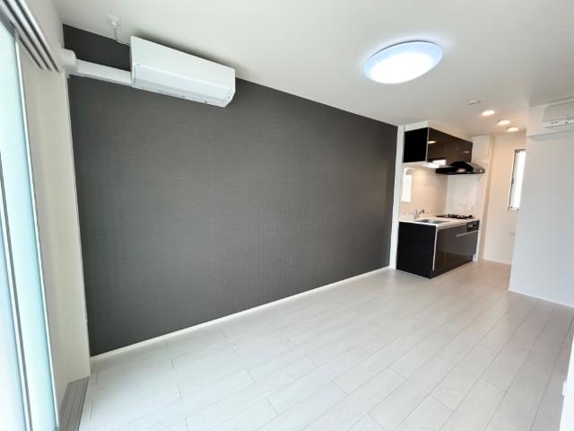 KM Casa新横浜203号室 リビング