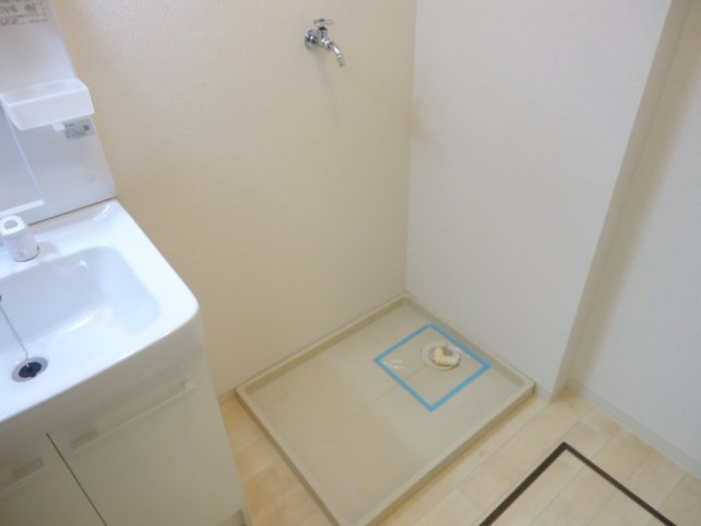 ヴィラ・マリアージュ101号室 洗濯機置場