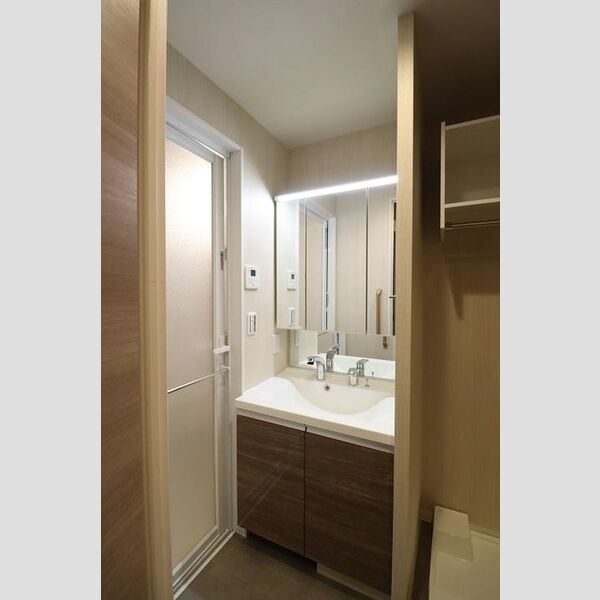 響503号室 洗髪洗面化粧台