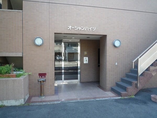 オーシャンハイツ708号室 エントランス