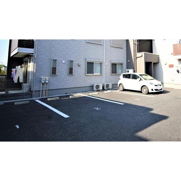 カルド・ファミーユ 駐車場