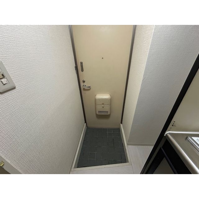 ブルーメアライ36B棟106号室 玄関