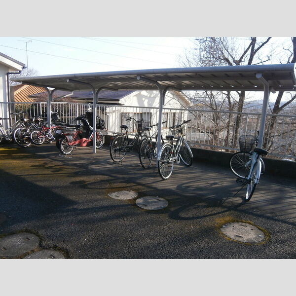 プレジール旭が丘 屋根付き駐輪場