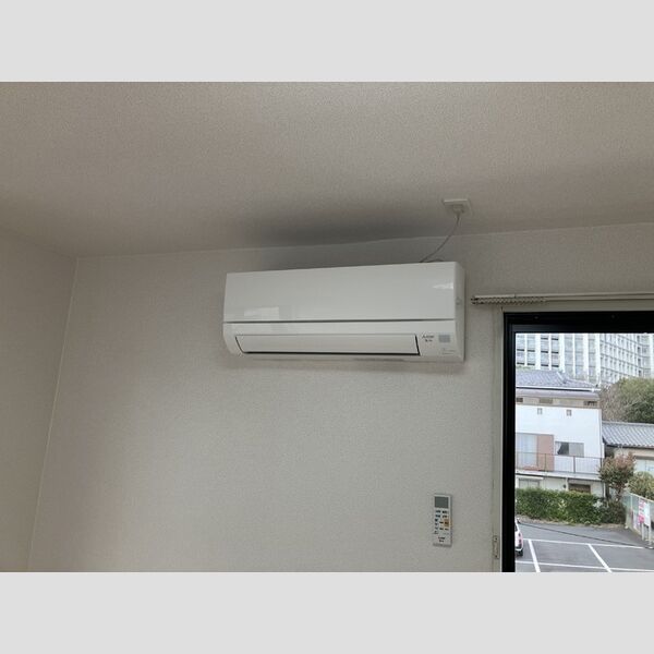 クレセント日吉台203号室 北側洋室エアコン