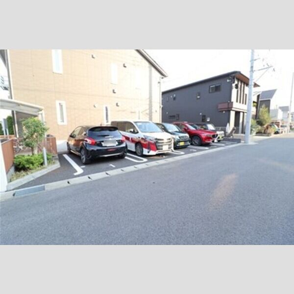 ルーチェ 駐車場
