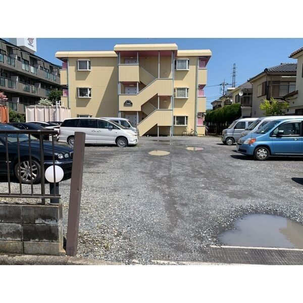 シティーフェイス116号室 駐車場