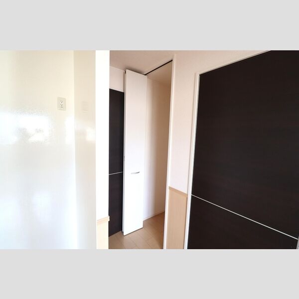 メゾンα　5 物入