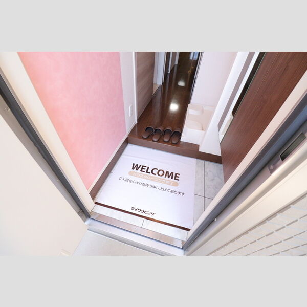 ロイヤルアーク105号室 玄関