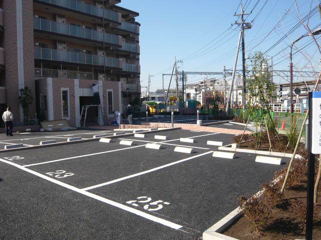 フラワーヴィレッジ0207号室 駐車場