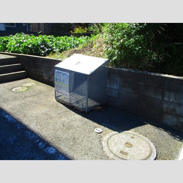 ハイカムール・浅井 ゴミストッカー