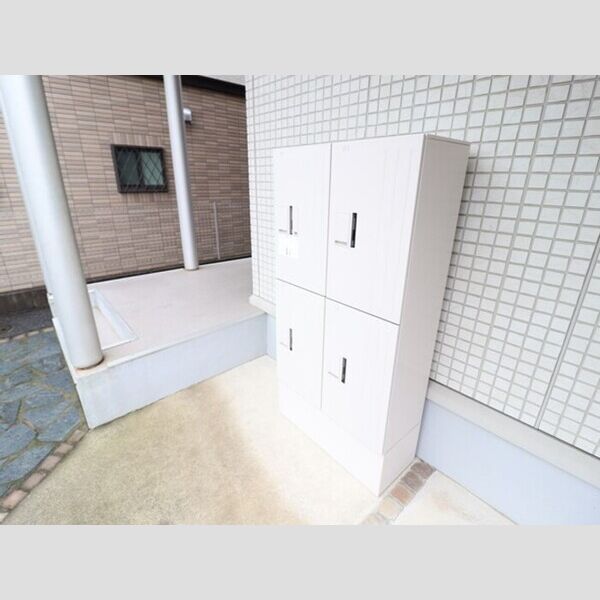 ラ・フルール四季 宅配ボックス