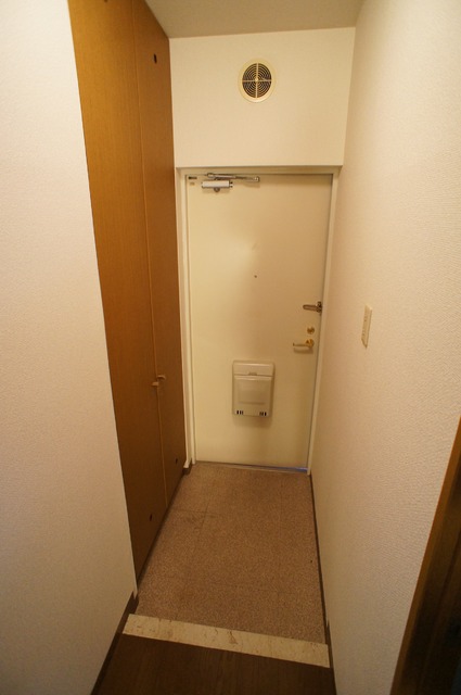 パークヒルズ和光0302号室 明るい玄関です