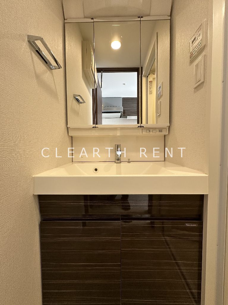 コンシェリア新宿Ｎｏｒｔｈ Ｆｒｏｎｔｉｅｒ ☆慌ただしい朝も快適に快適に過ごせる独立洗面台