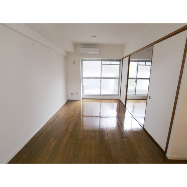 サリジェ志村公園204号室 リビング