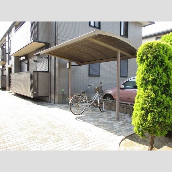 グランドソレーユ102号室 駐輪場