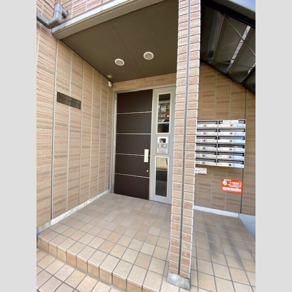 メゾン　ベルファミーユ オートロック付きのエントランス