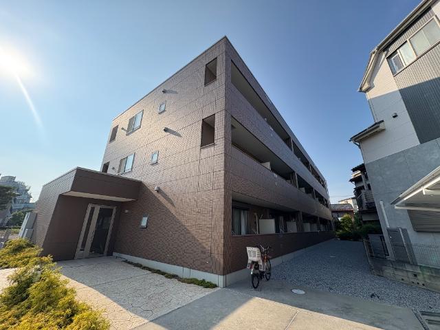 リリ・レア 外観写真（昼）