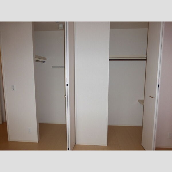 コリーヌオッツ302号室 クローゼット