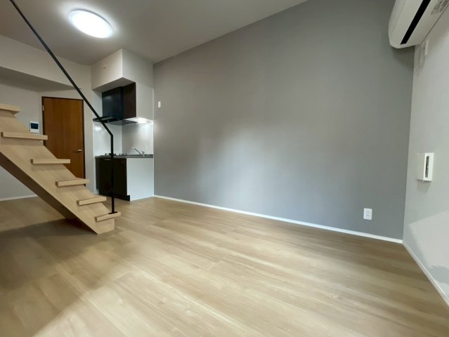 FAIR東向島201号室 リビング