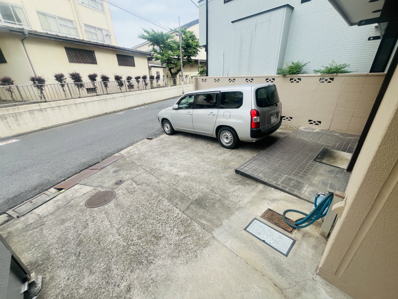 ドエル・サツミ3階 駐車場