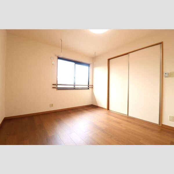 ロイヤルガーデン　B201号室 洋室7帖