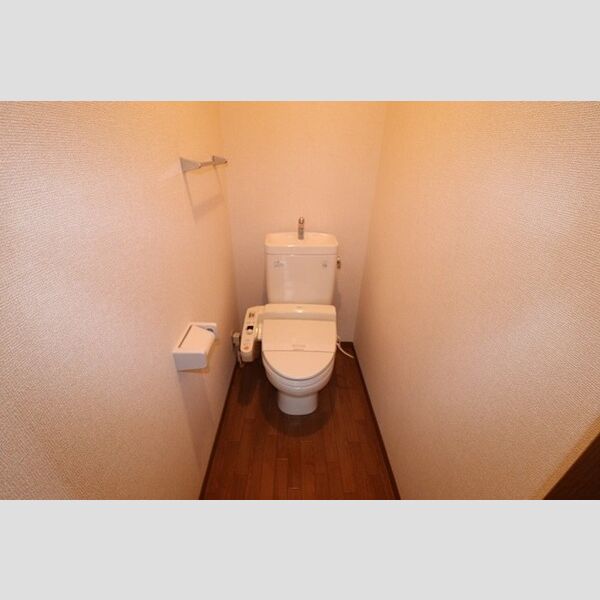 イーストヒルズ雅Ⅲ101号室 トイレ　温水洗浄暖房便座