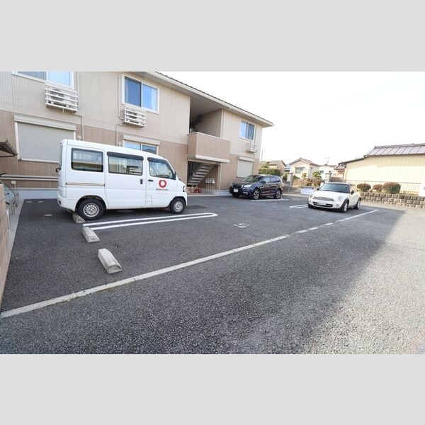 セジュールウィット幸房 駐車場