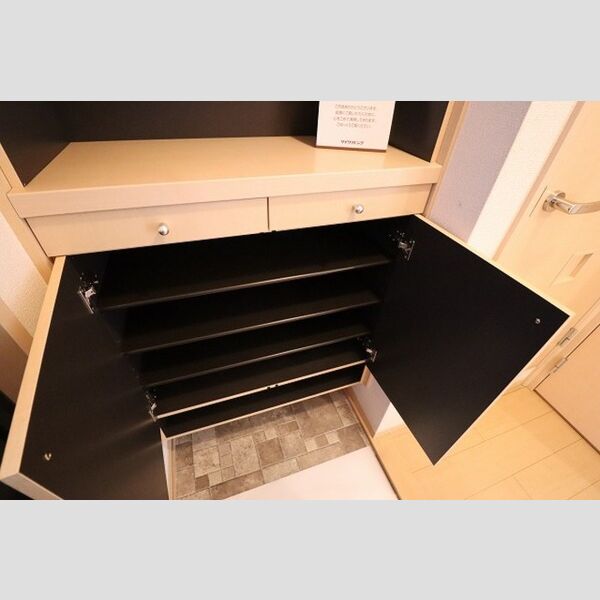 トミージュ301号室 シューズボックス