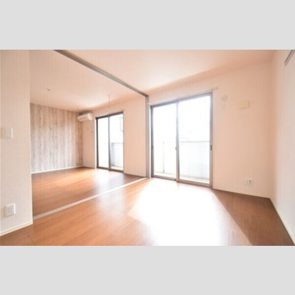 カーサフィオーレ　B201号室 居室とリビングダイニング