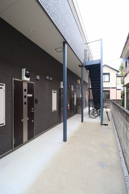 ロイド二子新地2階 駐輪場