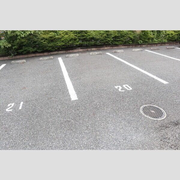 グランシャリオ 駐車場