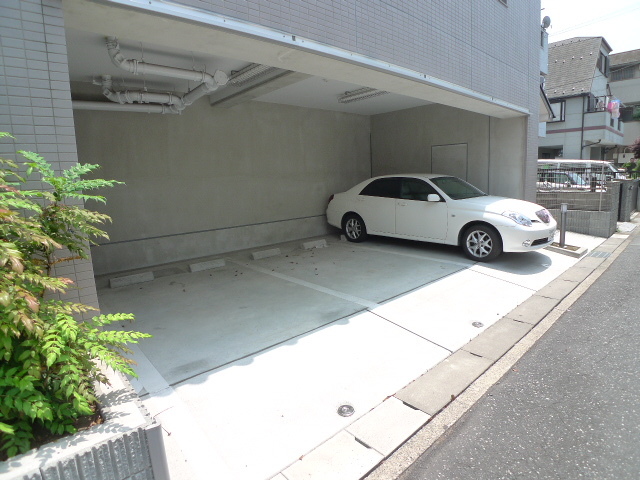 孝基マンションⅡ 駐車場